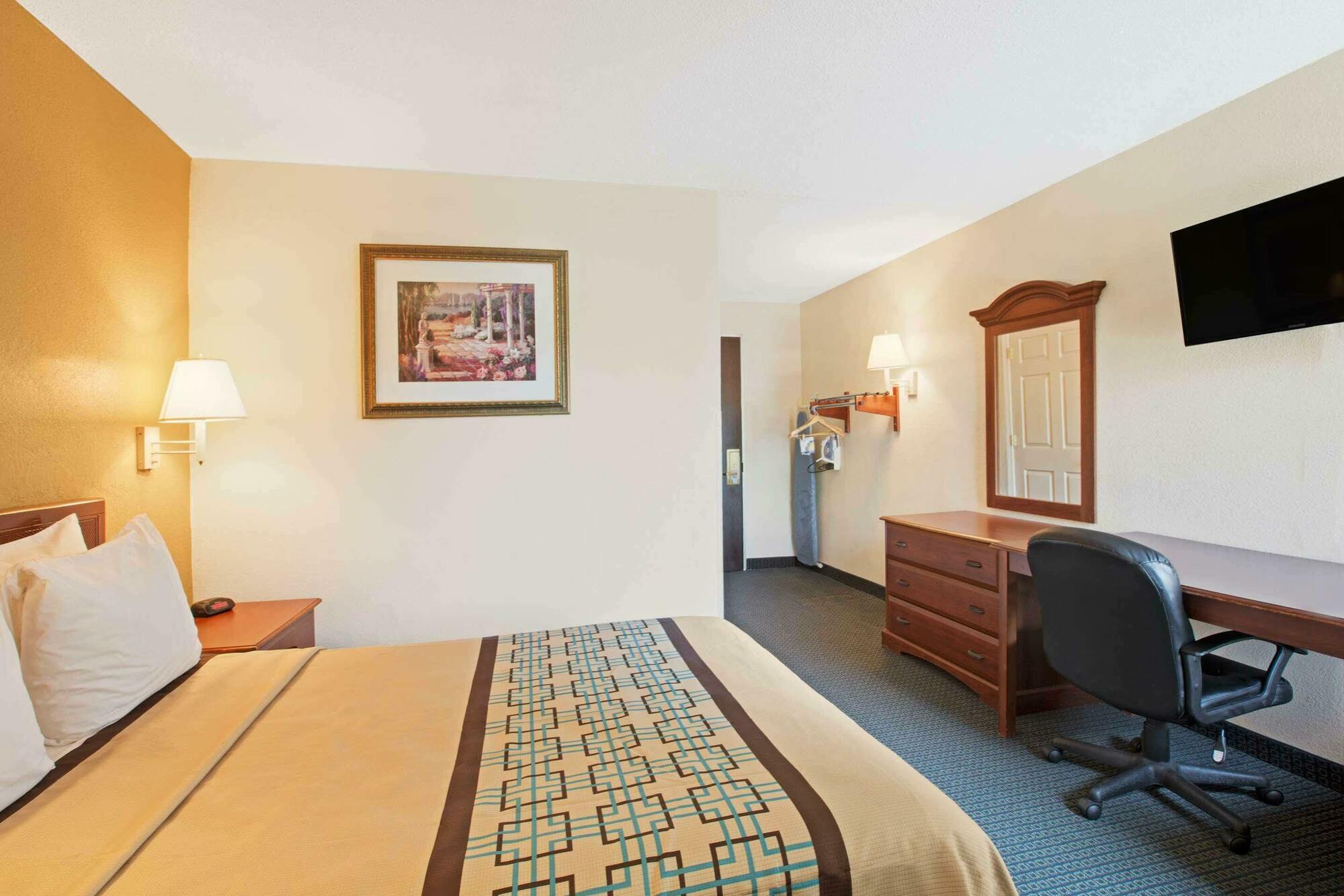 Days Inn By Wyndham Charlotte/Woodlawn Near Carowinds Exterior foto